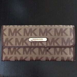 Michael Kors wallet ✨